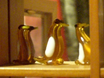 The first is glasswork penguins. Actually they are the capsule toy.